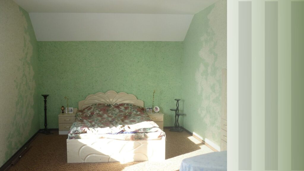 Зеленые жидкие обои в спальне